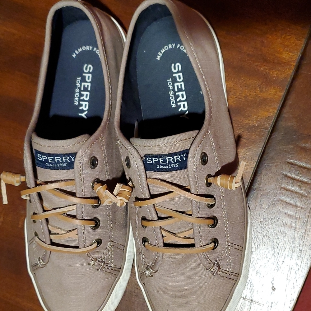 Sperry Crest Vibe Canvas Topsider size 7.5 women's beige
